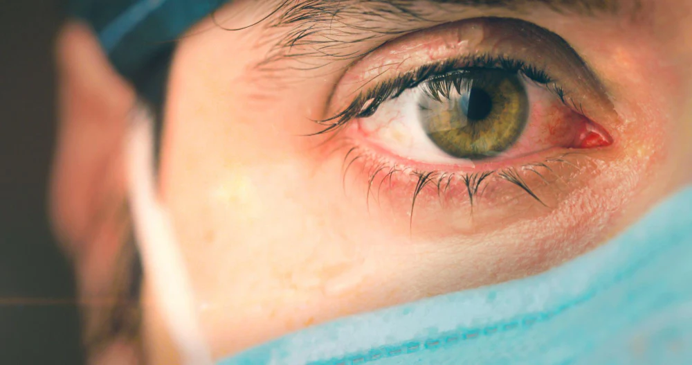 can high blood pressure cause flashing lights in eyes